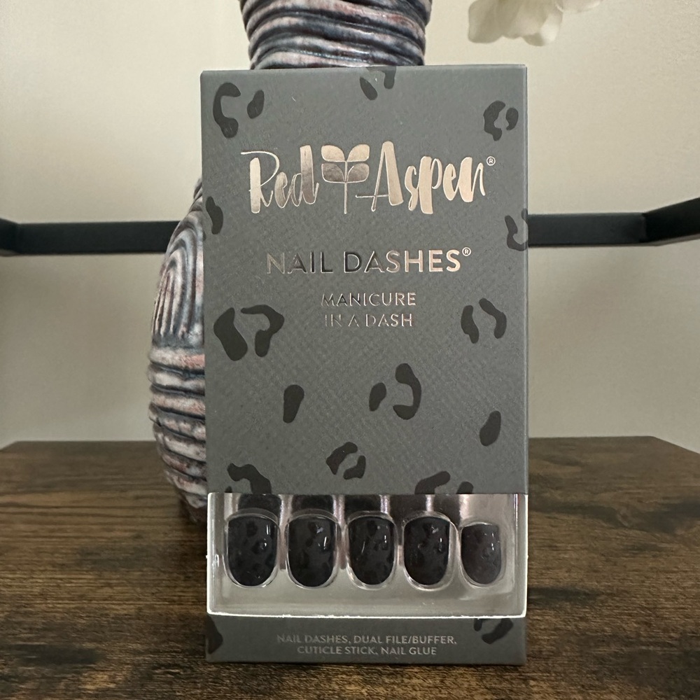 Red Aspen Nail Dashes - Black Leopard Print